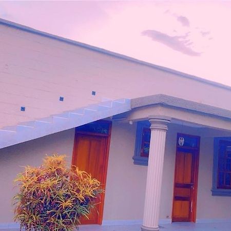 Evelina House Hostel Boma la Ngombe Luaran gambar