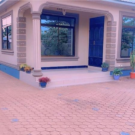 Evelina House Hostel Boma la Ngombe Luaran gambar