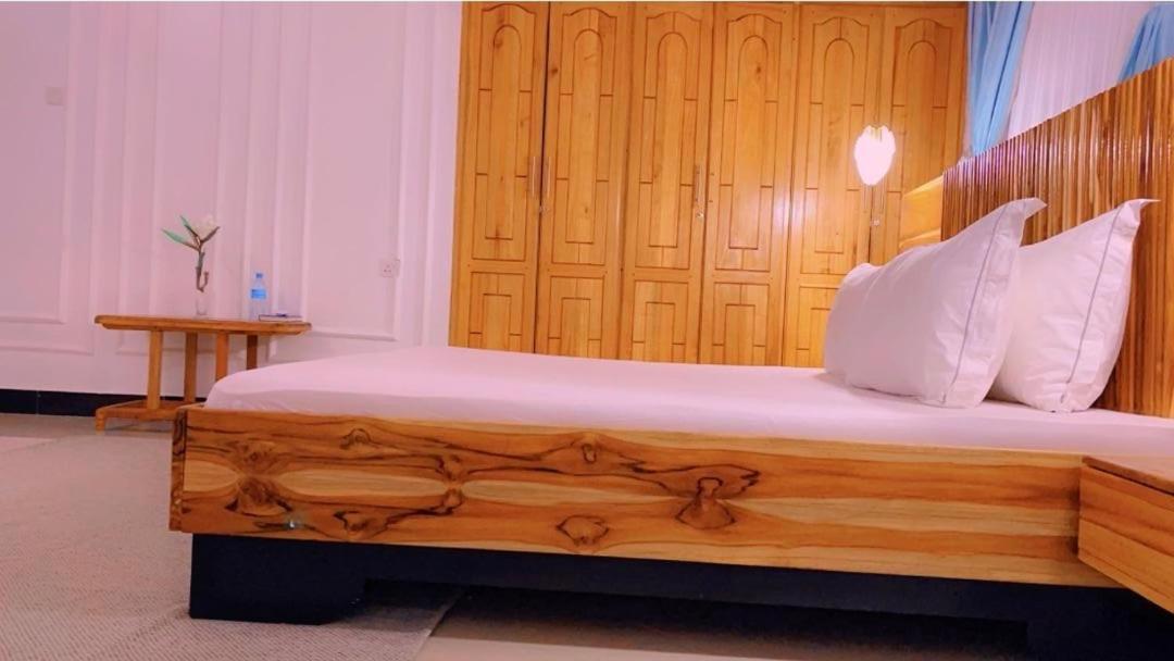 Evelina House Hostel Boma la Ngombe Luaran gambar